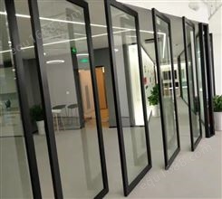 易昀84mm铝合金玻璃百叶隔断在办公环境新概念以人为本